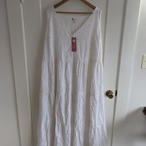 Elegant White Sleeveless Dress